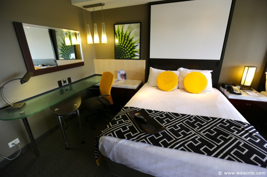 Contemporary-Resort-Room-014