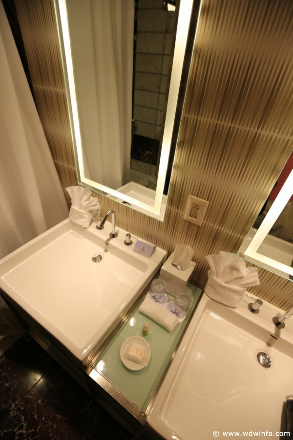 Contemporary-Resort-Room-033