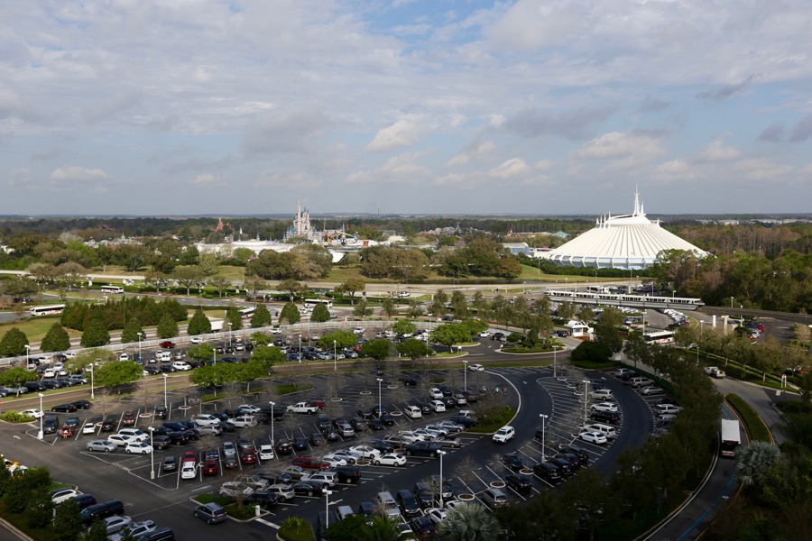 Contemporary-resort-tower-room-05