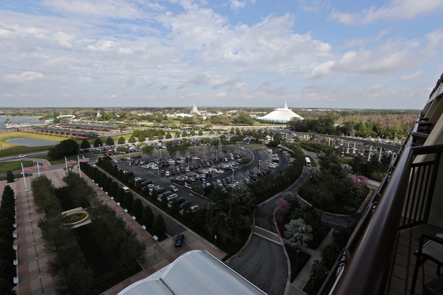 Contemporary-resort-tower-room-06