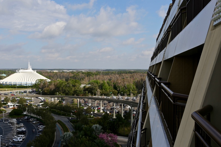 Contemporary-resort-tower-room-07