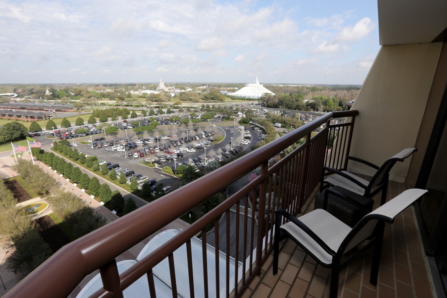 Contemporary-resort-tower-room-08