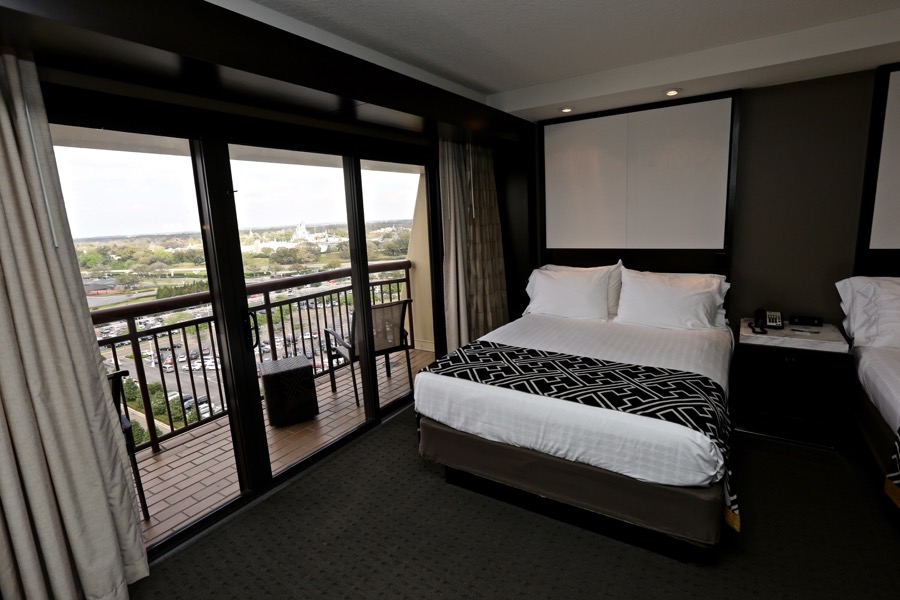 Contemporary-resort-tower-room-11