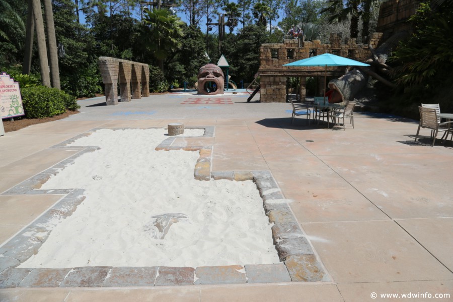 Coronado-Springs-Pools-028