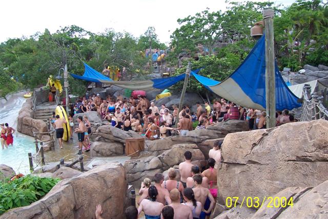 Crowd at Keel Haul Falls.