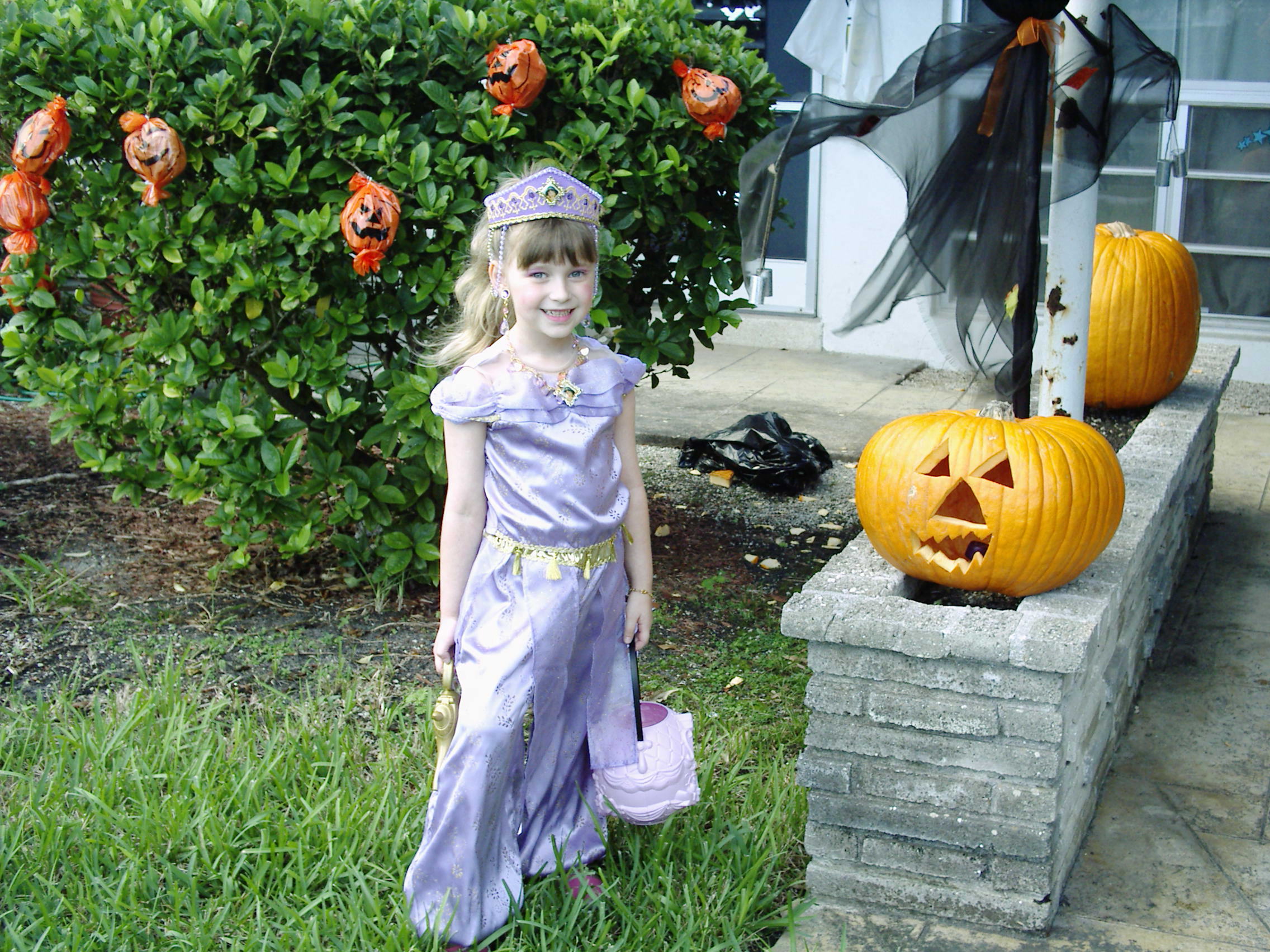 Daisy as Jasmine 2004