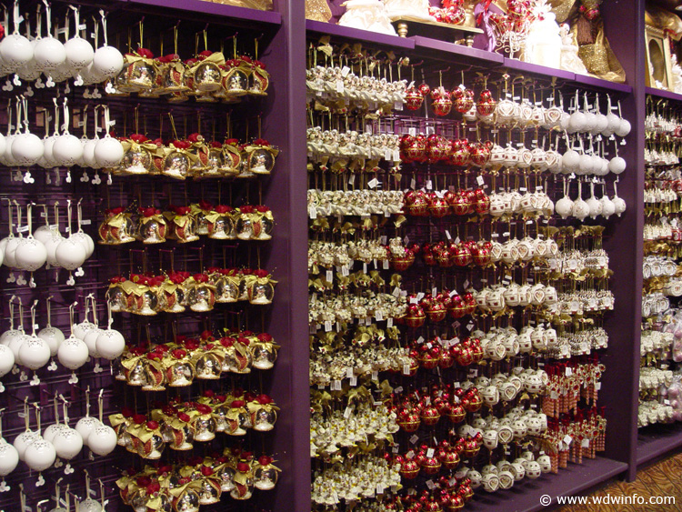 Days_of_Christmas_Store_006