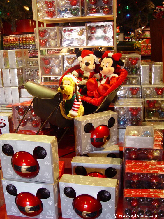 Days_of_Christmas_Store_021