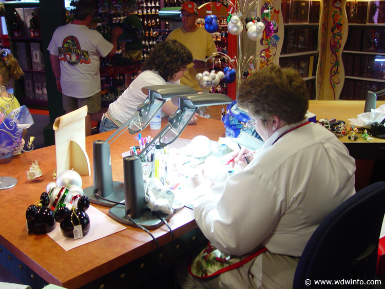 Days_of_Christmas_Store_040