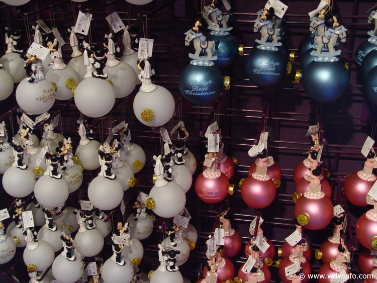 Days_of_Christmas_Store_054