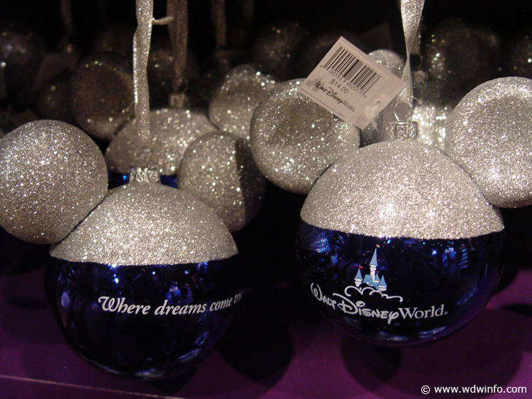 Days_of_Christmas_Store_076