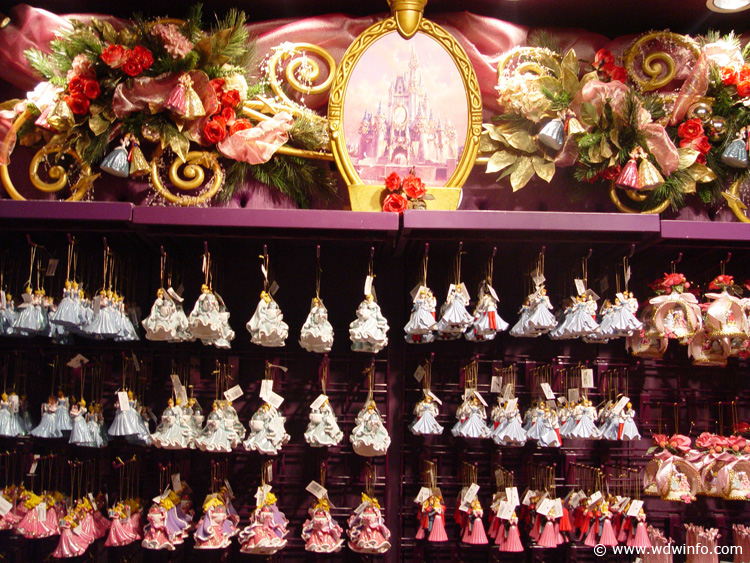 Days_of_Christmas_Store_081