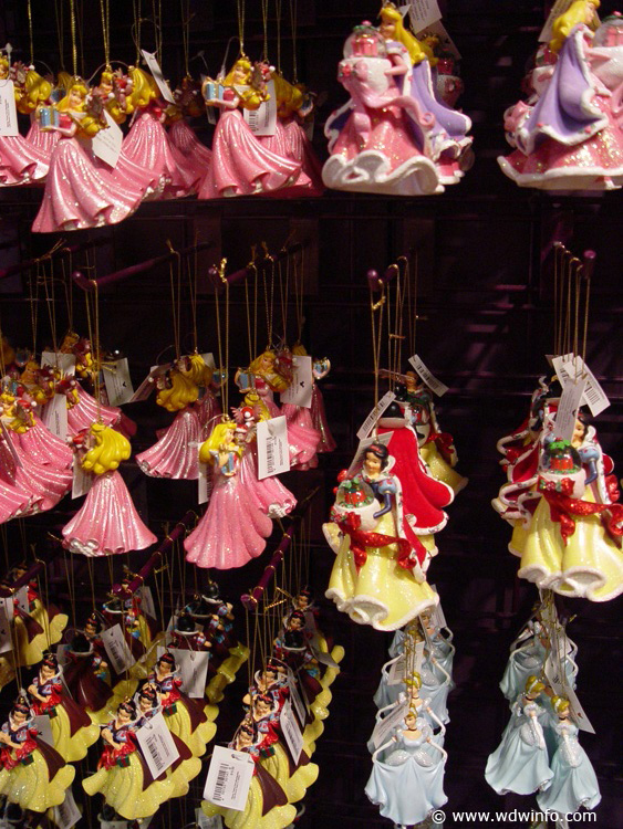 Days_of_Christmas_Store_082