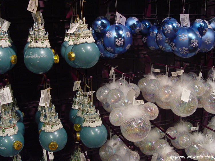 Days_of_Christmas_Store_085