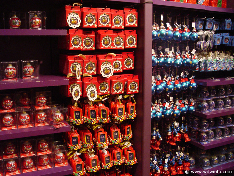 Days_of_Christmas_Store_118