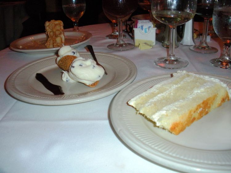 Dessert_in_a_restaurant