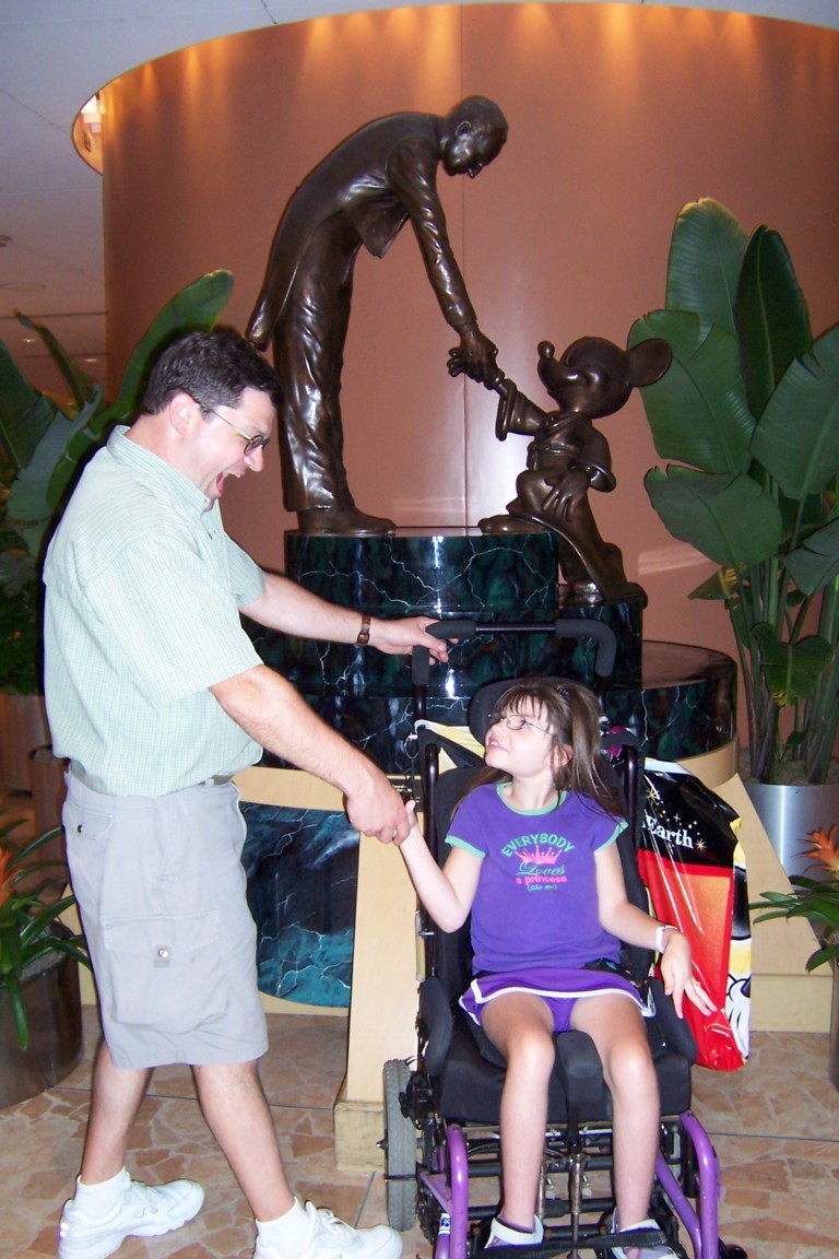 DIS3statue