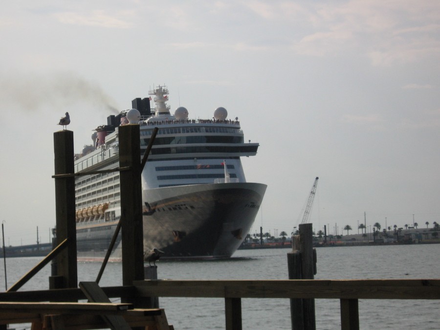 Disney Dream sailing out of Port Canaveral 8-2-2011 from Rusty's