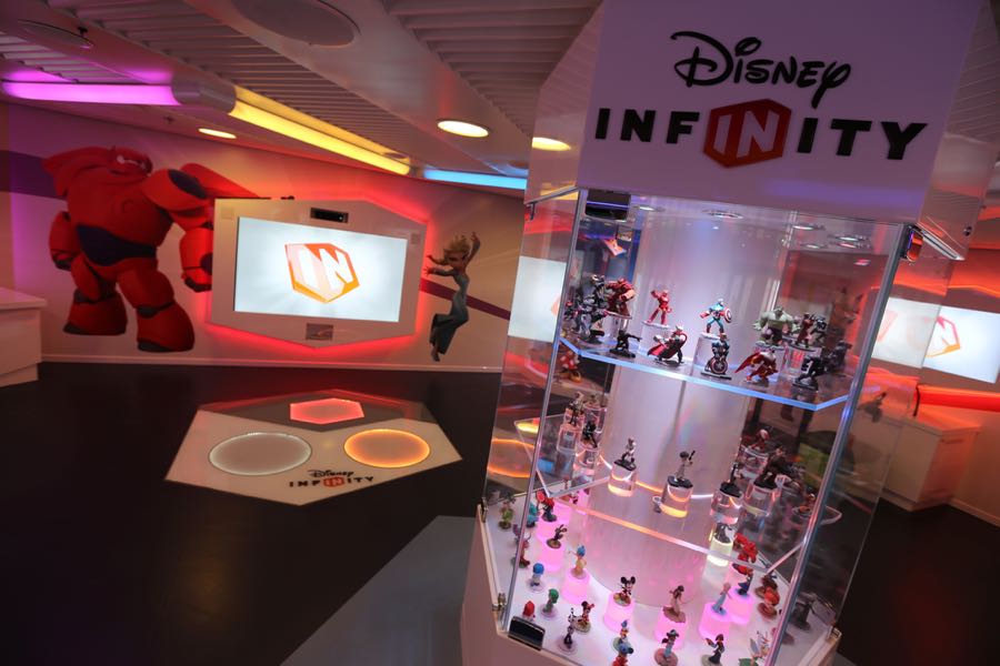 Disney-Infinity-Game-Room-013