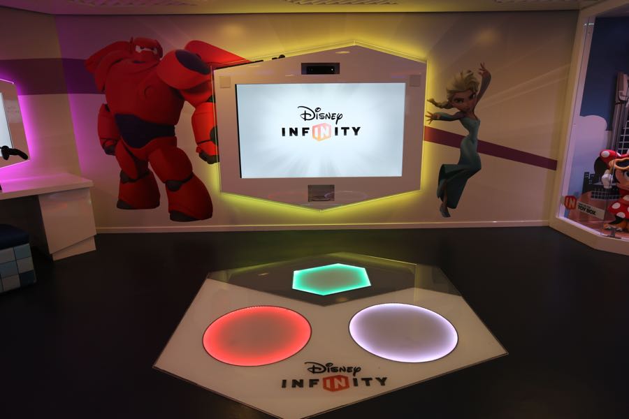 Disney-Infinity-Game-Room-014