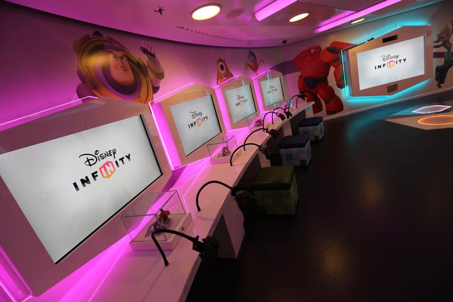 Disney-Infinity-Game-Room-015