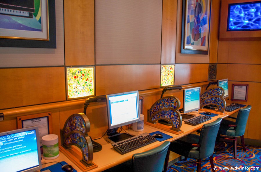 Disney-Wonder-Internet-Cafe-002