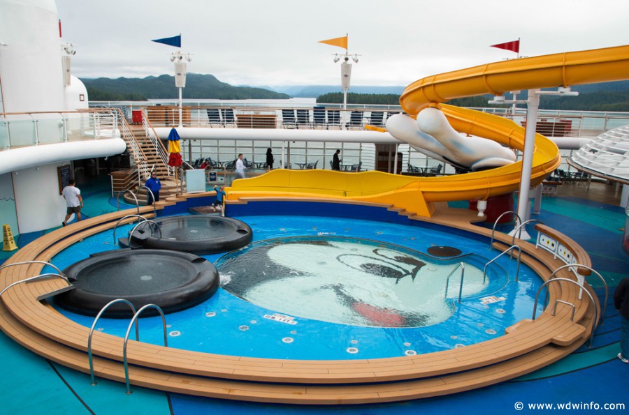 Disney-Wonder-Pool-Area-002