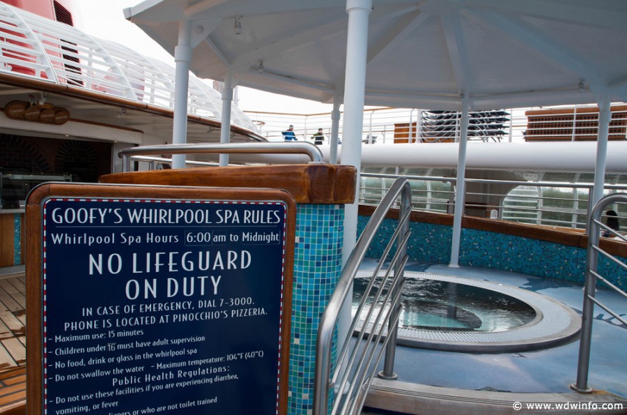 Disney-Wonder-Pool-Area-007