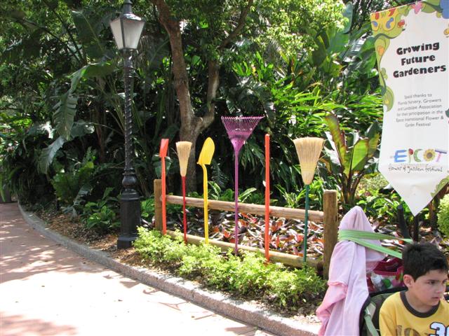 Disney3-07e_023_Small_