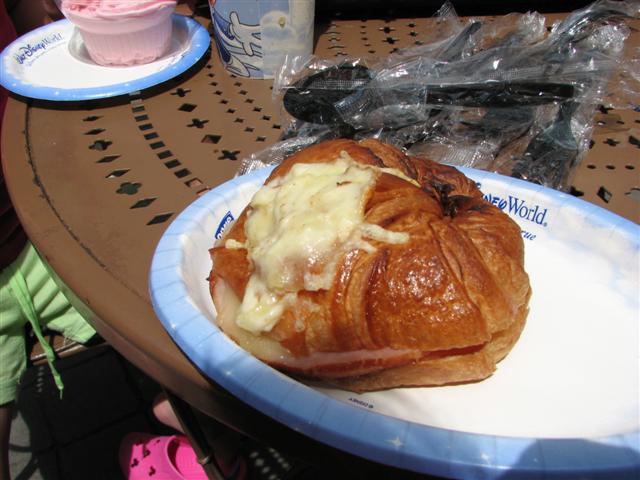 Disney3-07e_082_Small_