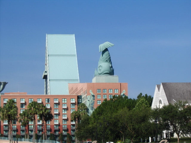 Disney_Swan