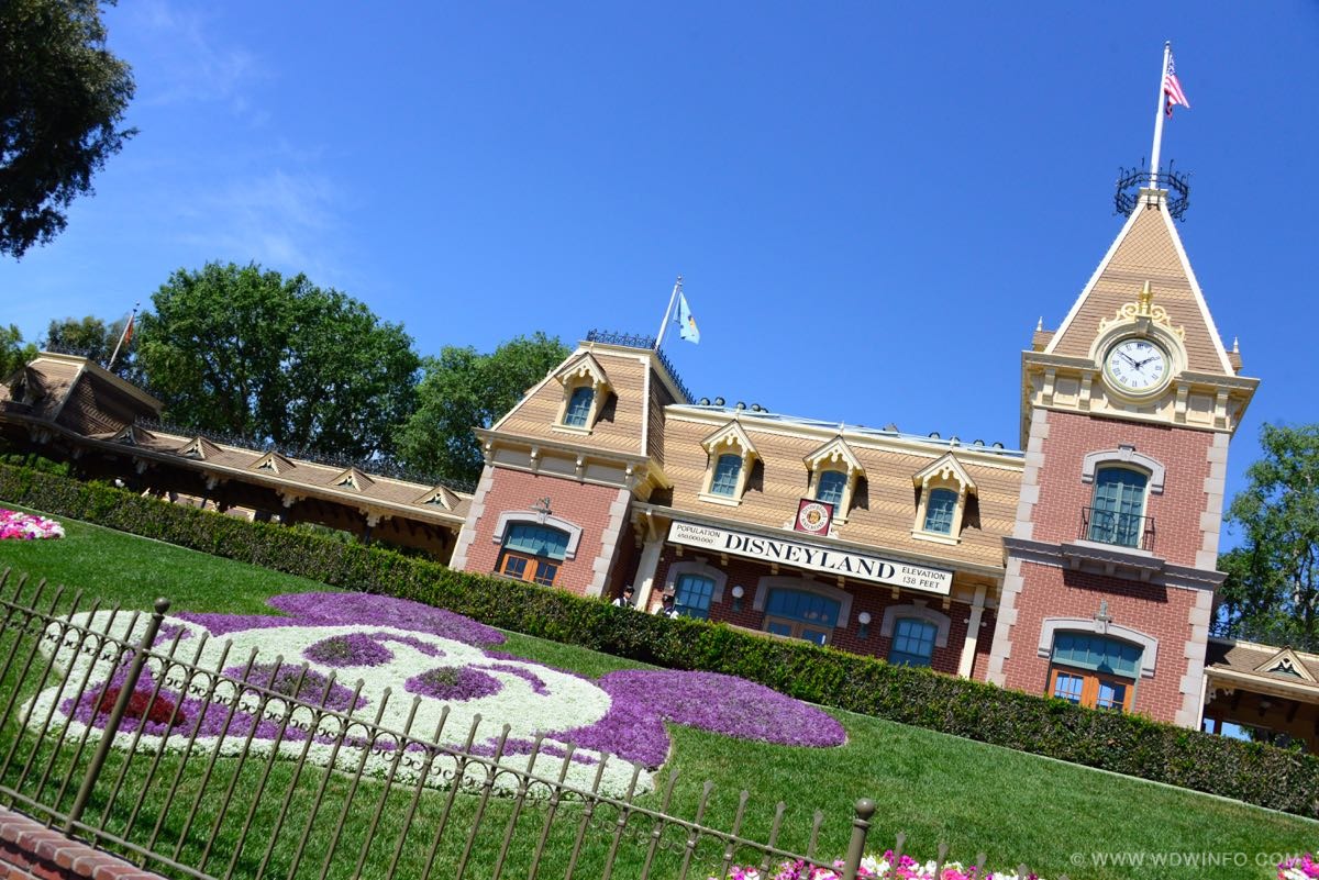 DisneylandEntrance01 The DIS Disney Discussion Forums