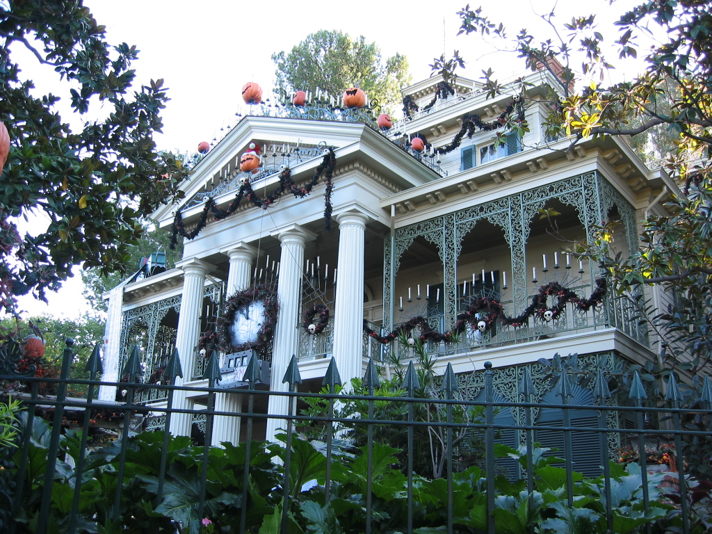 Disneyland ~ Holiday Touches