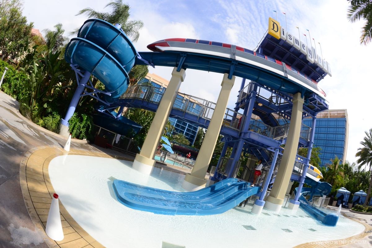 disneyland pool hours