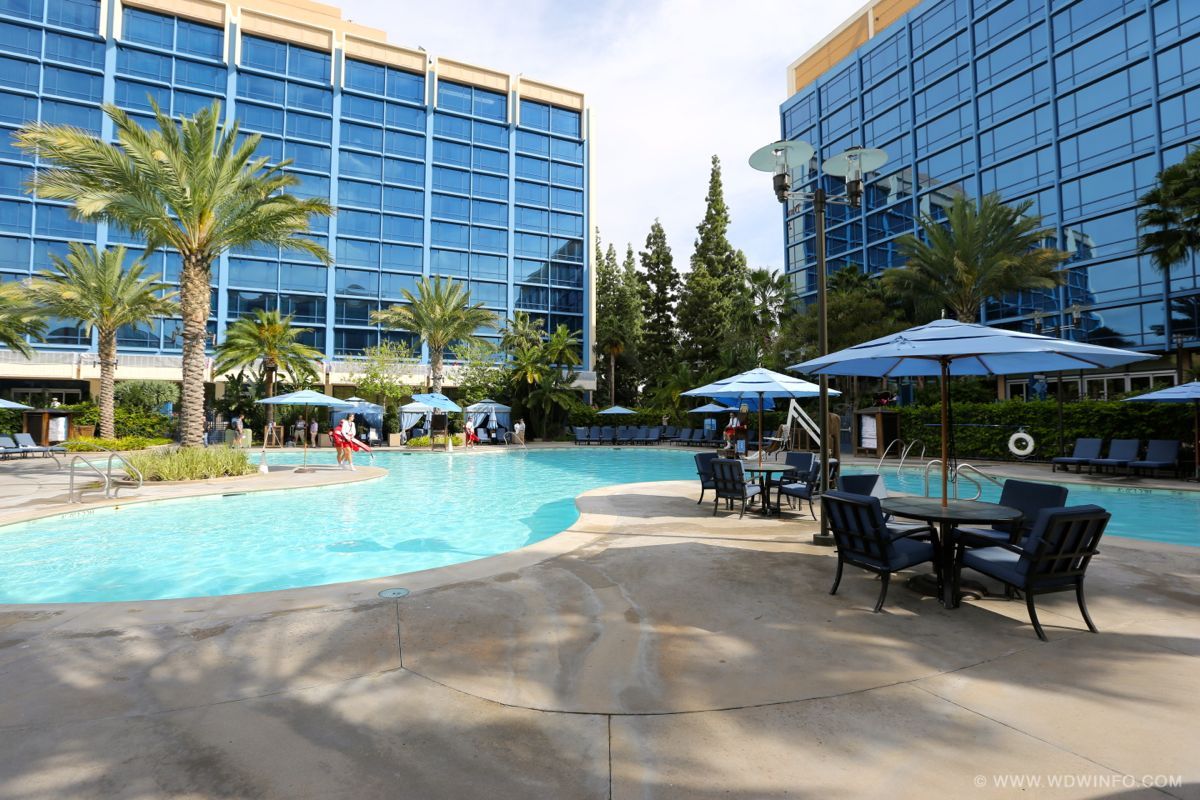 Disneyland-Hotel-Pool-18