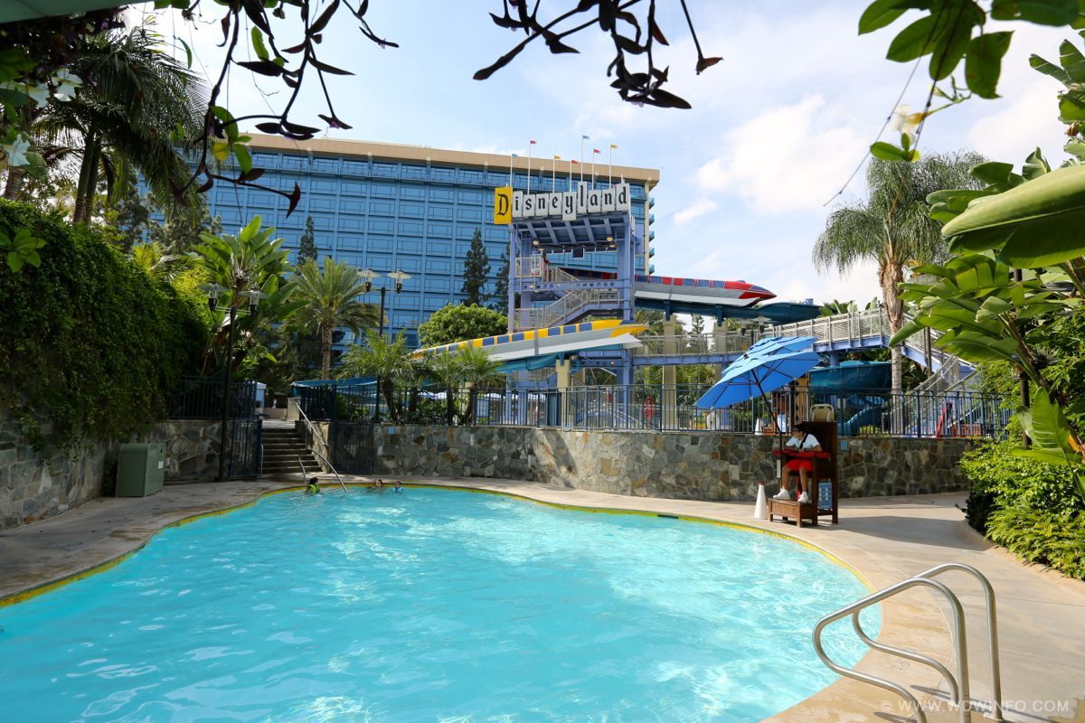 Disneyland-Hotel-Pool-19