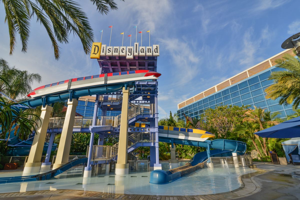 Disneyland-Hotel-Pool104