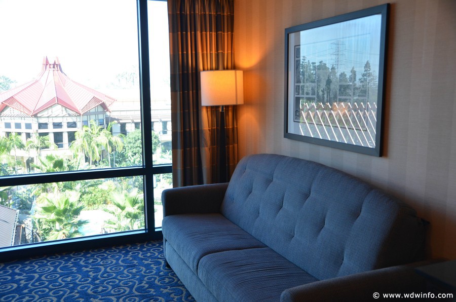 Disneyland-Hotel-Room-012