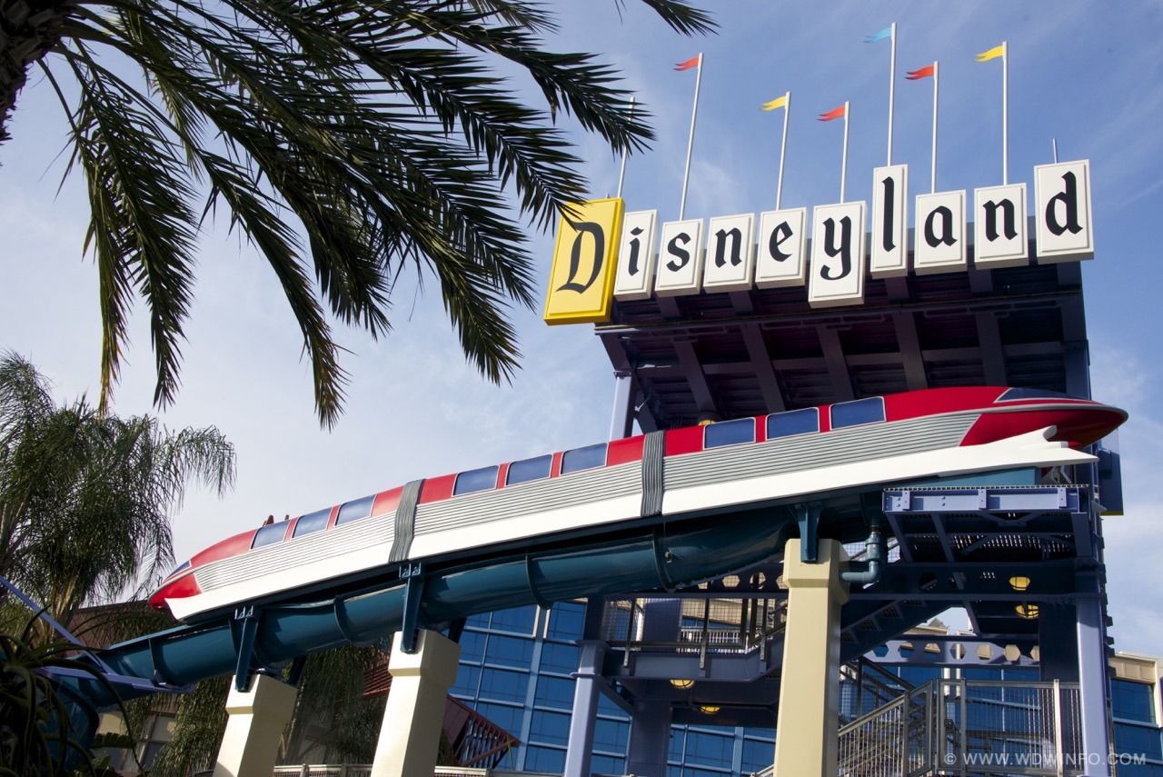 Disneyland-Hotel-Slide