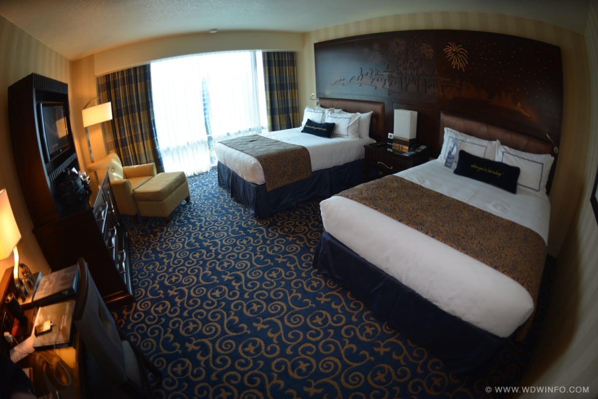 Disneyland-Hotel-Standard-Room-16