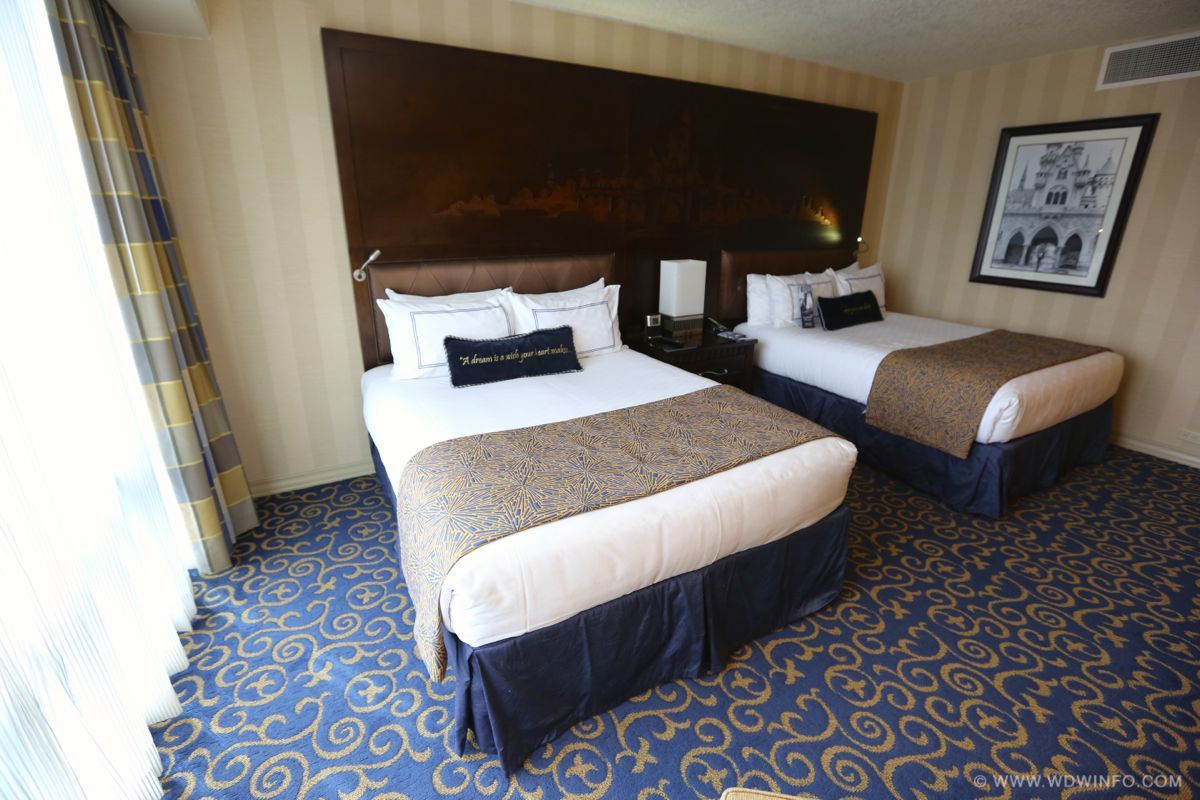 Disneyland-Hotel-Standard-Room-28