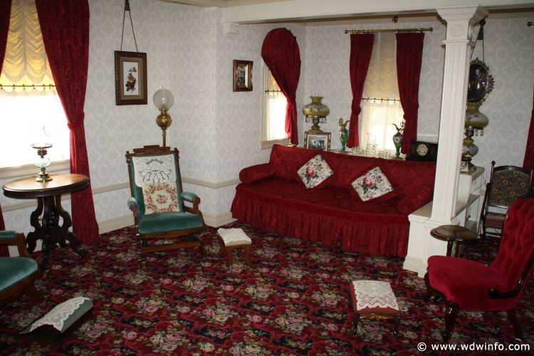 Disneyland-WaltDisneysApartment-05