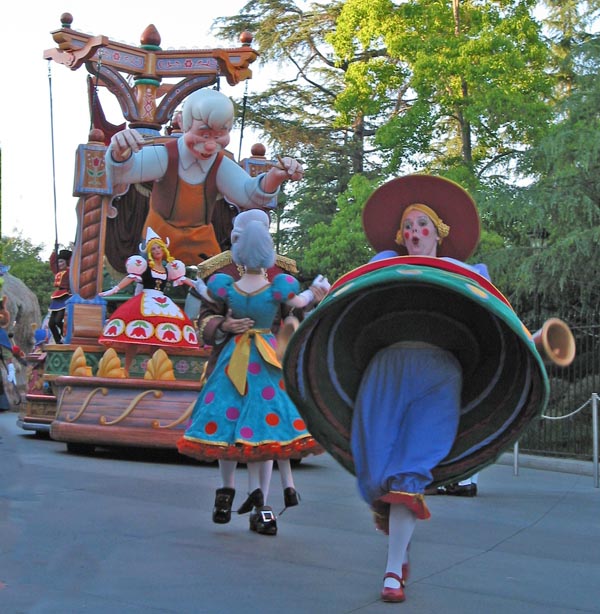 Disneyland's Parade of Dreams 18