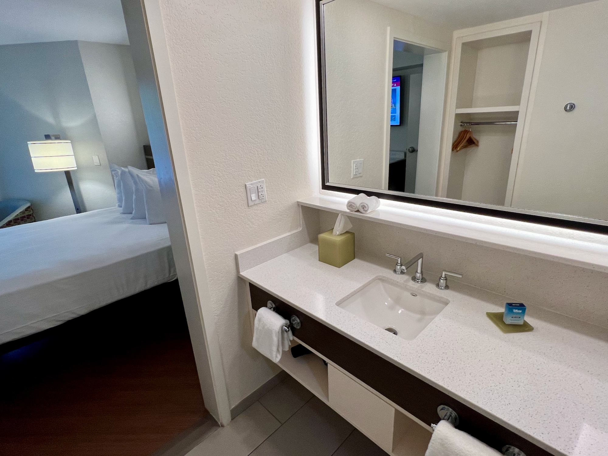 Disneys-All-Star-Music-Family-Suite-004.jpeg