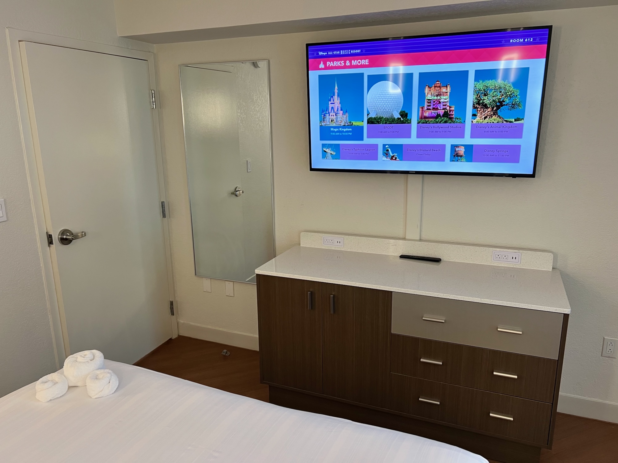 Disneys-All-Star-Music-Family-Suite-010.jpeg