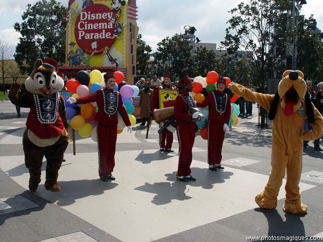 Disney's Cinema Parade: Mickey's float
