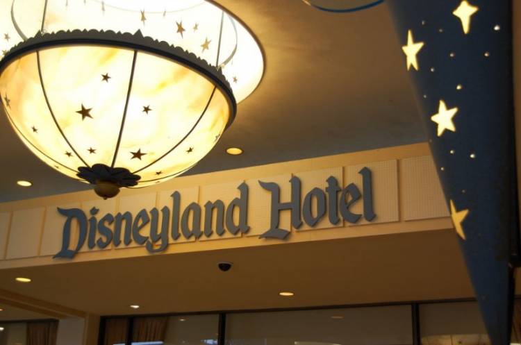 DLH Entrance Lights