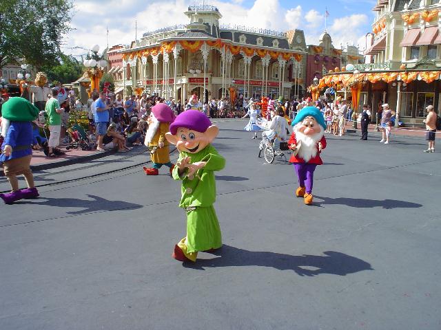 Dopey in parade