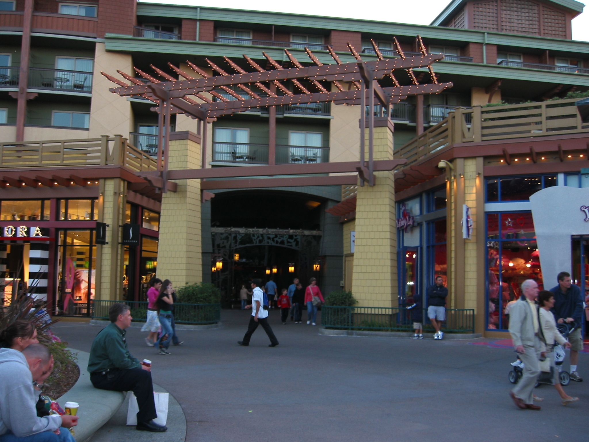 Downtown Disney - Dressed for the Holidays