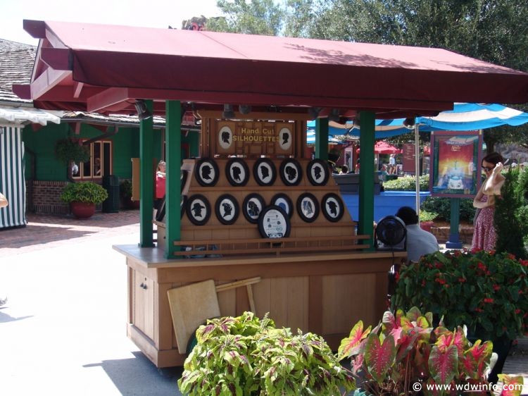 Downtown-Disney-Marketplace-08